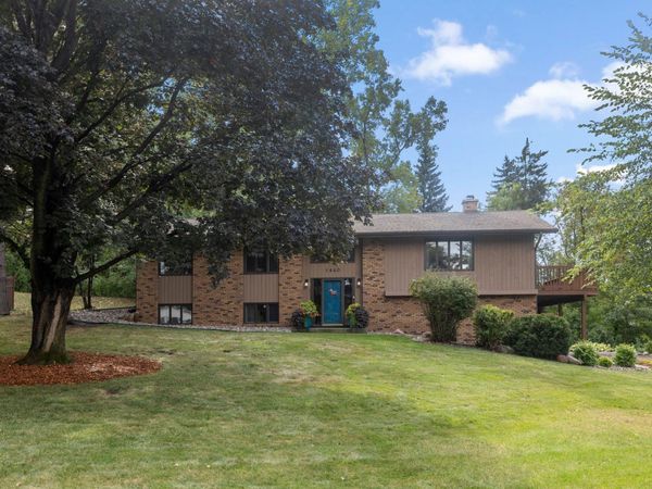 1440 Indian Oaks Trail, Arden Hills, MN 55112