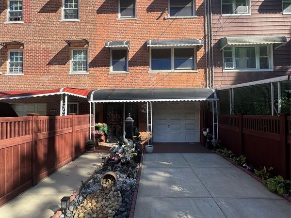 1263 E 222nd Street , Bronx, NY 10469