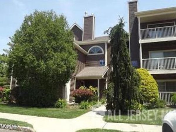 222 blew Court , East Brunswick, NJ 08816