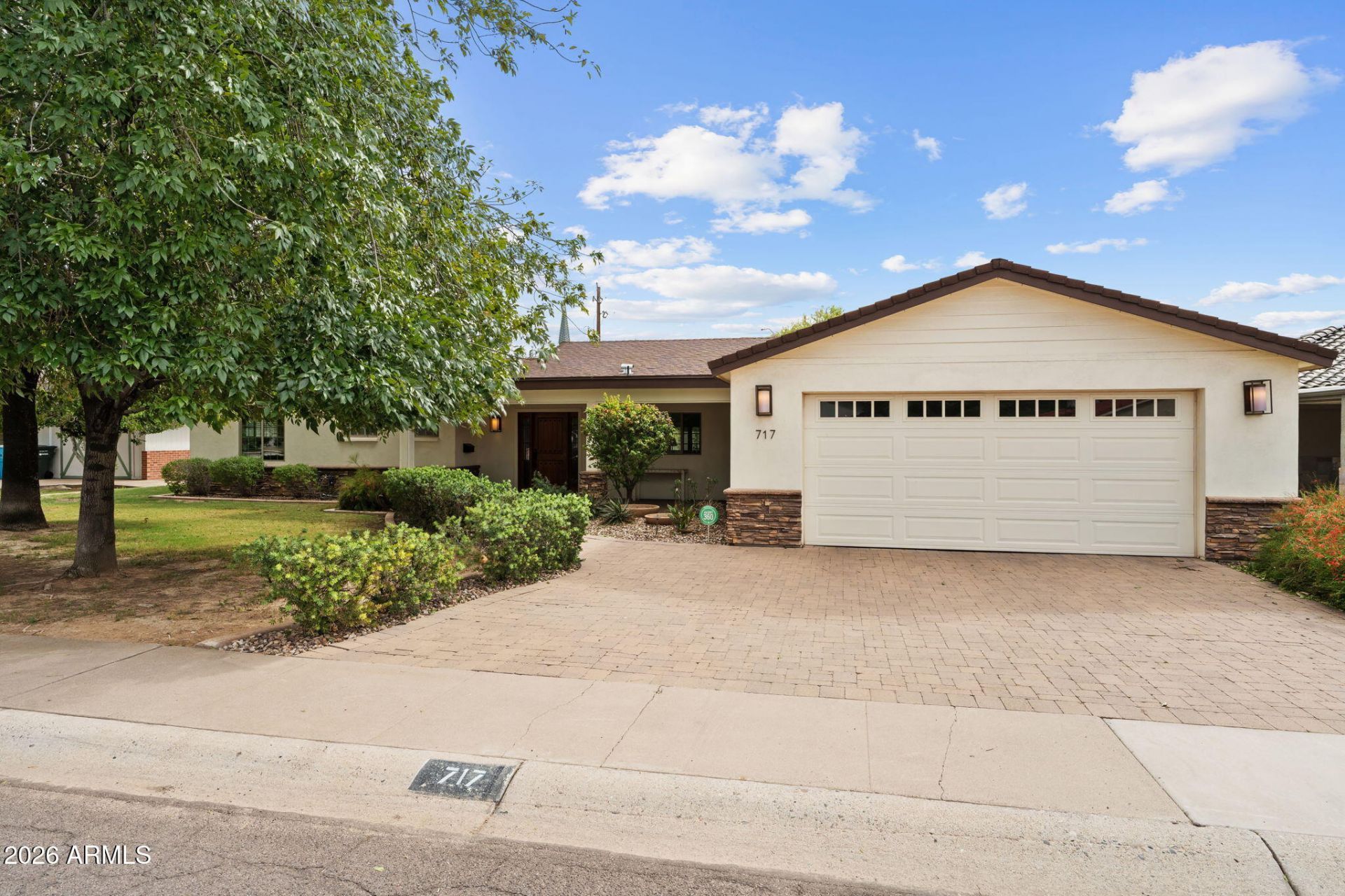 717 W Flynn Lane, Phoenix, AZ 85013 Main Photo