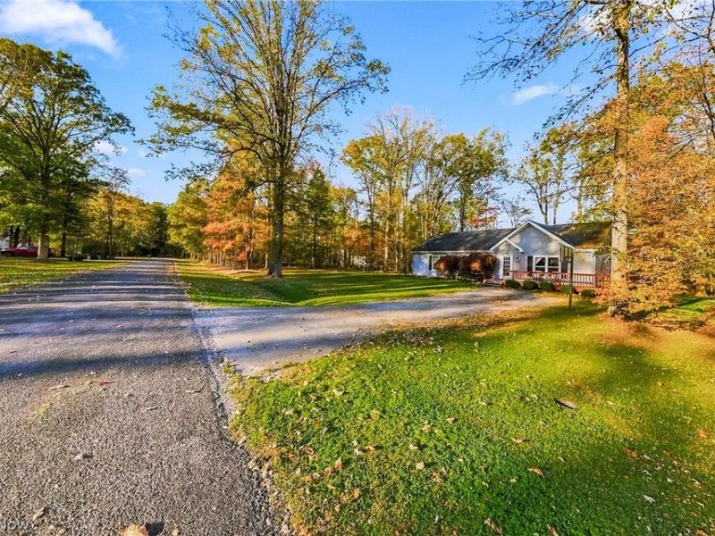 605 Oriole, Roaming Shores, OH 44084 Photo 2