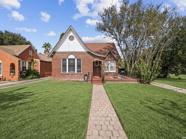 1705 W Summit, San Antonio, TX 78201