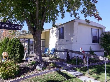 210 Pinewood Dr, White Lake Township, Mi 48386