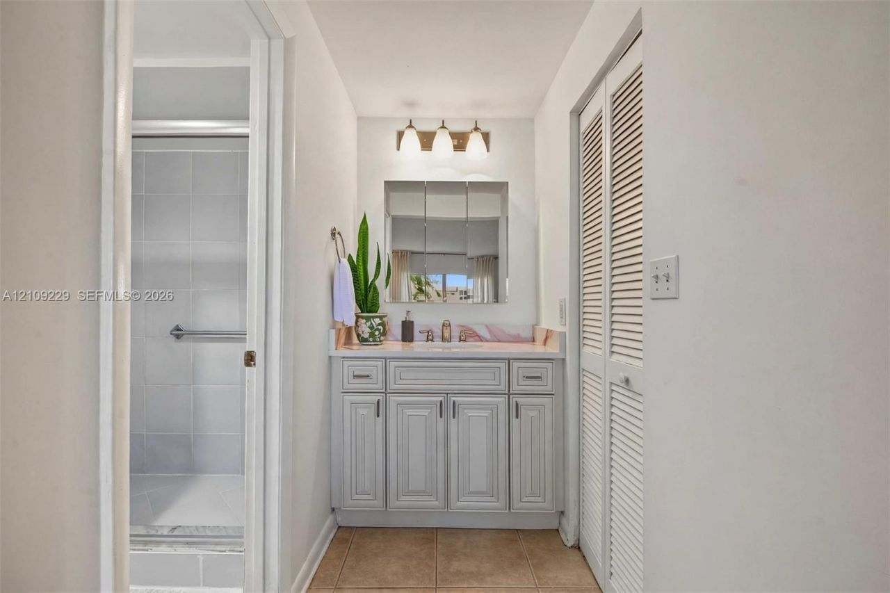 9301 Sunrise Lakes Blvd , Unit 105, Sunrise, FL 33322 Photo