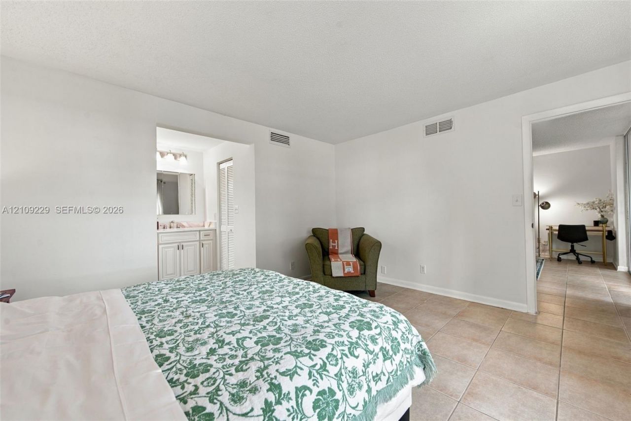 9301 Sunrise Lakes Blvd , Unit 105, Sunrise, FL 33322 Photo