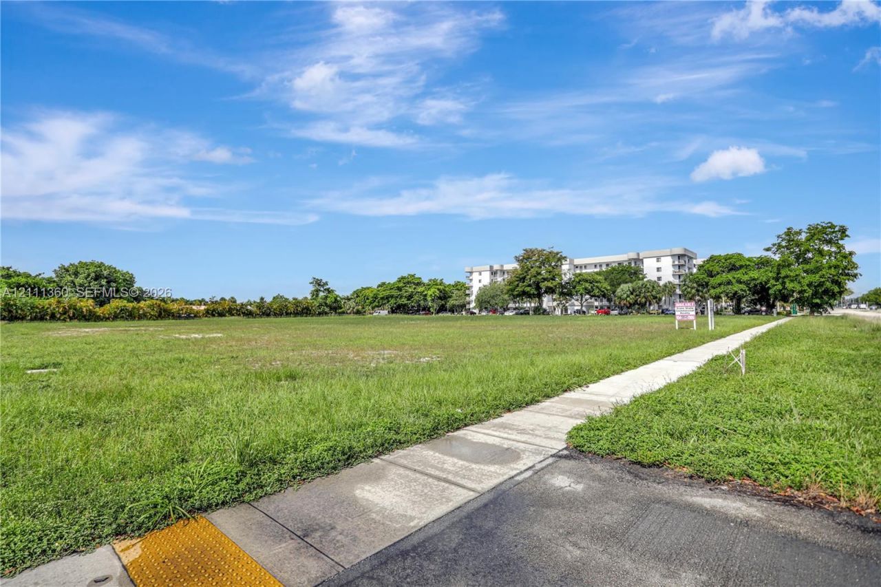 Royal Palm Dr , Coral Springs, FL 33071 Photo