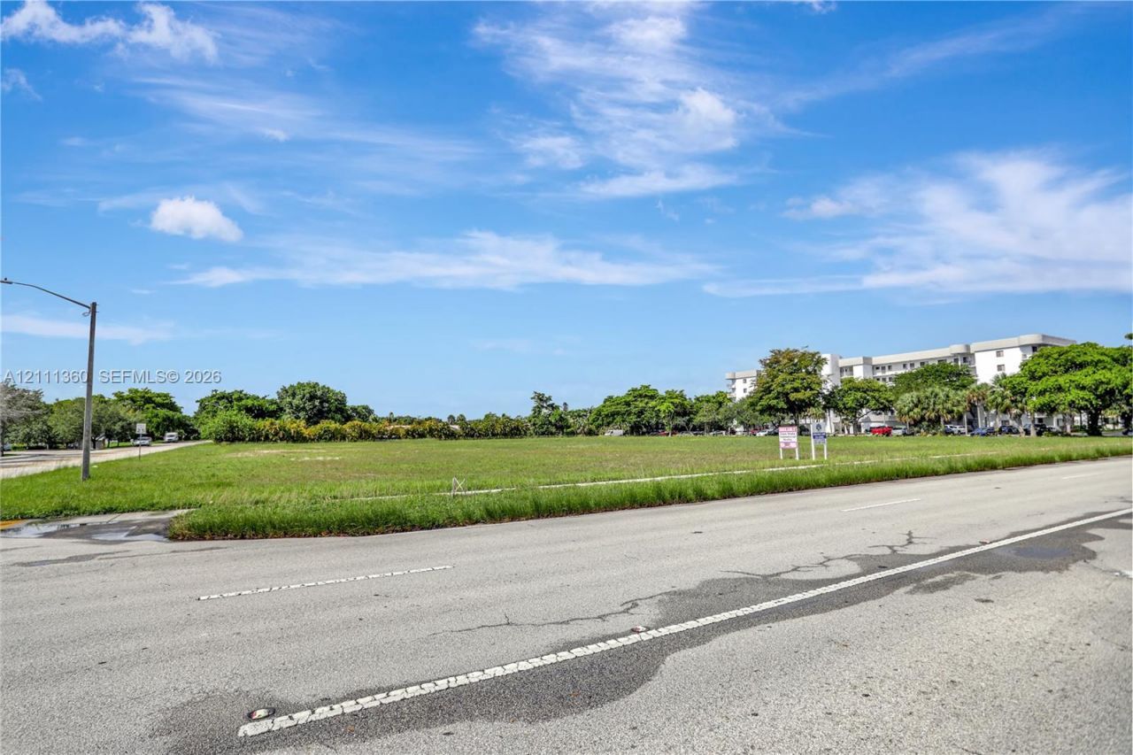Royal Palm Dr , Coral Springs, FL 33071 Photo