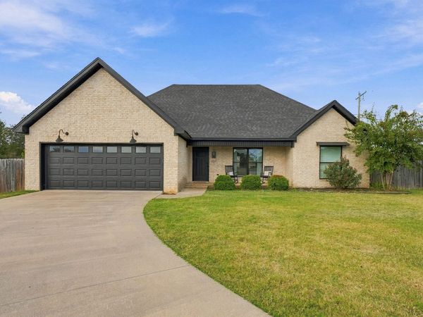 1109 Healstone Cove , Searcy, AR 72143