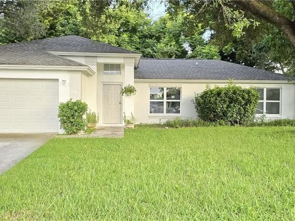 687 Grove DR , NAPLES, FL 34120