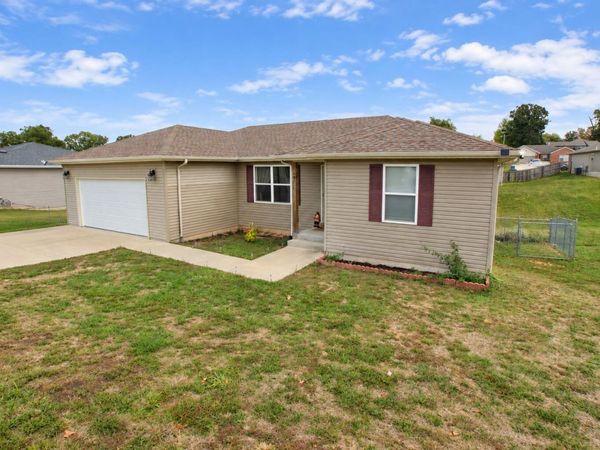 325 Echo Valley Circle , Reeds Spring, MO 65737
