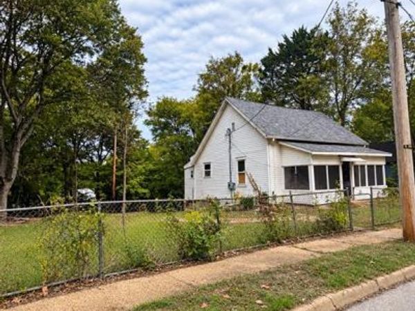 307 Euclid Avenue , Poplar Bluff, MO 63901