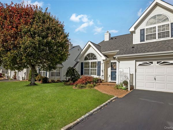 35 Joyces Way , Bay Shore, NY 11706