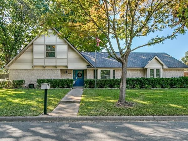 916 Willow Way, Benbrook, TX 76126