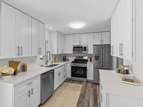 2566 Beacon Street , Roseville, MN 55113