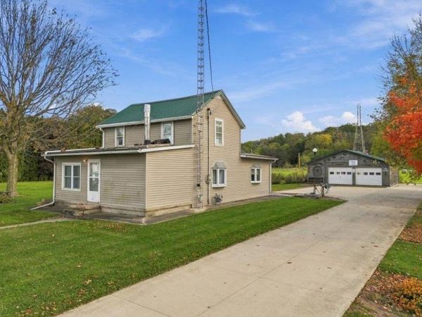 895 Stony Point, DIXON, IL 61021