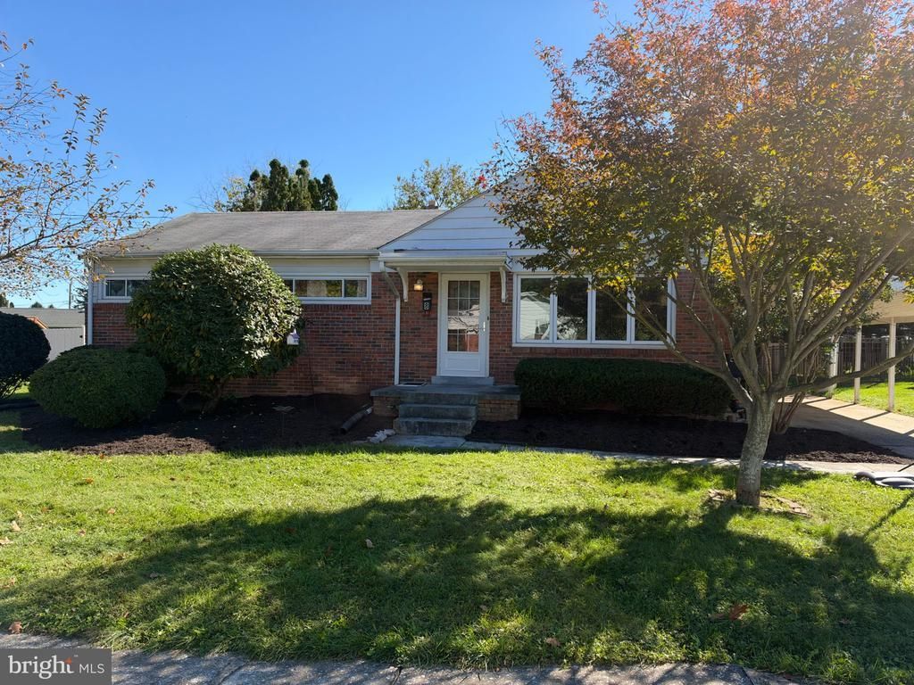 8 KENSINGTON DRIVE , CAMP HILL, PA 17011