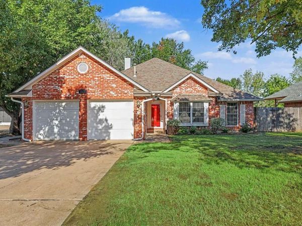 1513 Louis Scott , Edmond, OK 73003