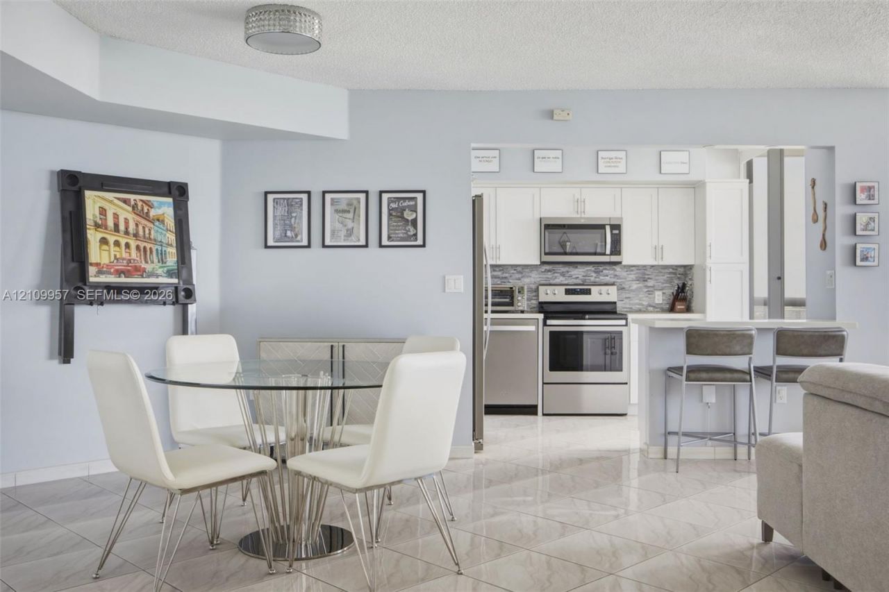 6301 Collins Ave , Unit 2908, Miami Beach, FL 33141 Photo
