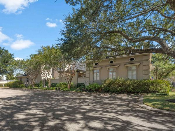 23 Jamestowne Ct, Baton Rouge, LA 70809