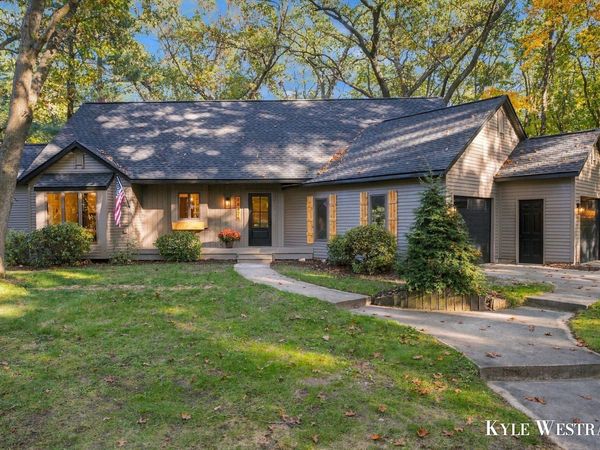 18476 N Fruitport Road, Spring Lake, MI 49456
