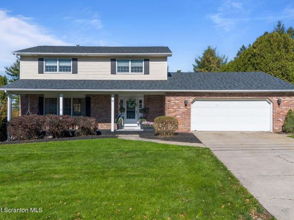 117 Greenbrier Drive , Clarks Green, PA 18411