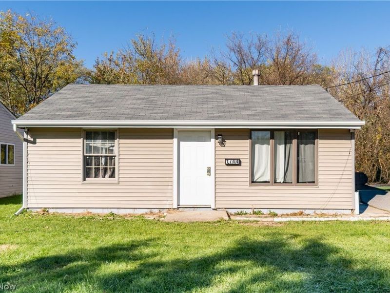 1744 Victoria Street SW, Warren, OH 44485 Photo 1