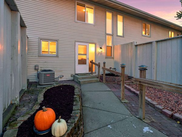 6612 Gretchen Lane N, Oakdale, MN 55128