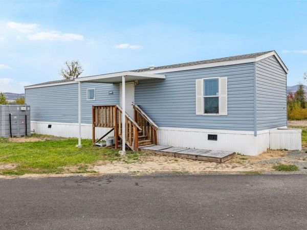 135 N Phoenix Road, Unit 43, Phoenix, OR 97535