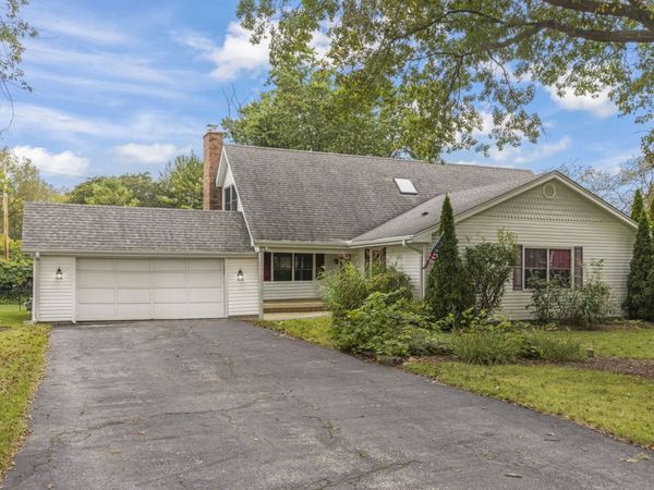 5N104 Meadow Drive, St. Charles, IL 60175