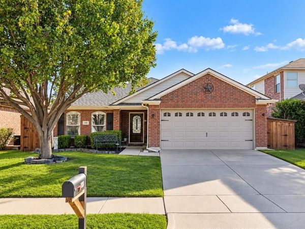 1118 Red Robin Drive , Aubrey, TX 76227