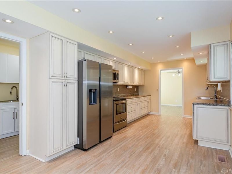 5837 Jennysim Place, Dayton, OH 45415 Photo 9