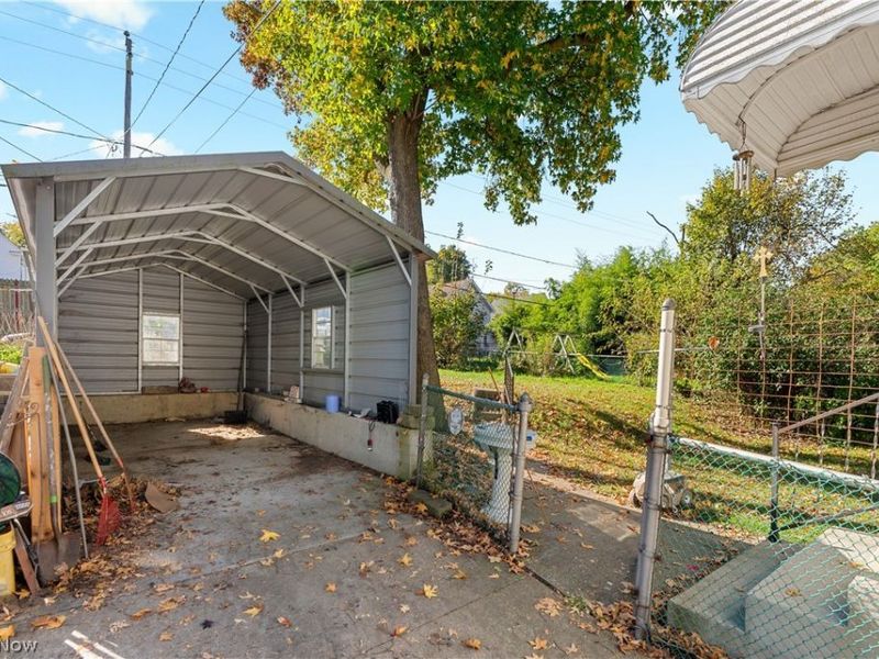 372 N Firestone Boulevard, Akron, OH 44301 Photo 3
