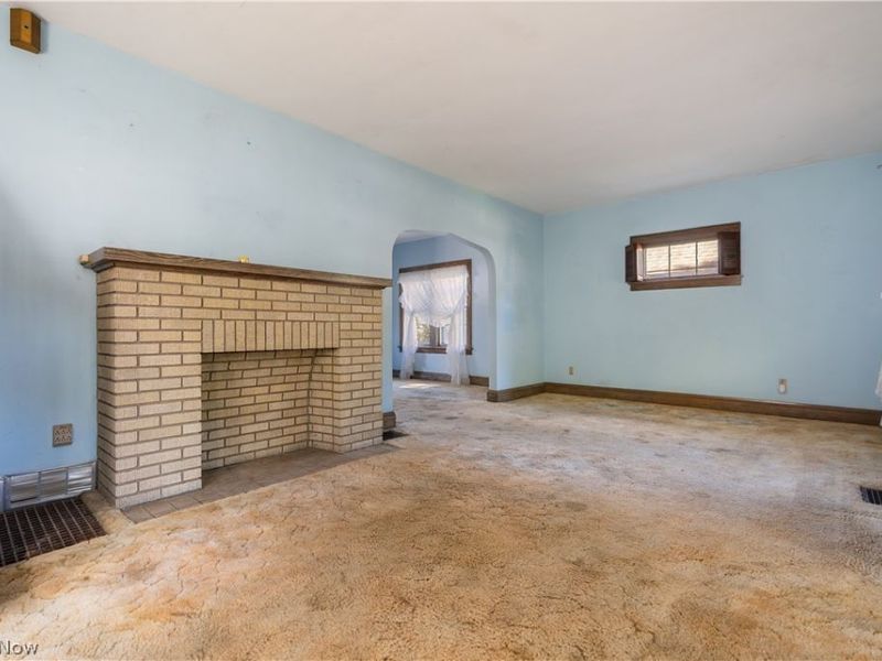 372 N Firestone Boulevard, Akron, OH 44301 Photo 8
