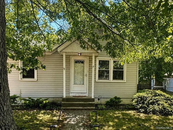 7 Bolton Drive , East Patchogue, NY 11772