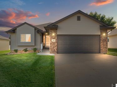 2303 Aberdeen Drive, Papillion, NE 68133