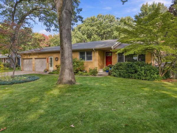 2735 Wildwood Lane, Stevensville, MI 49127