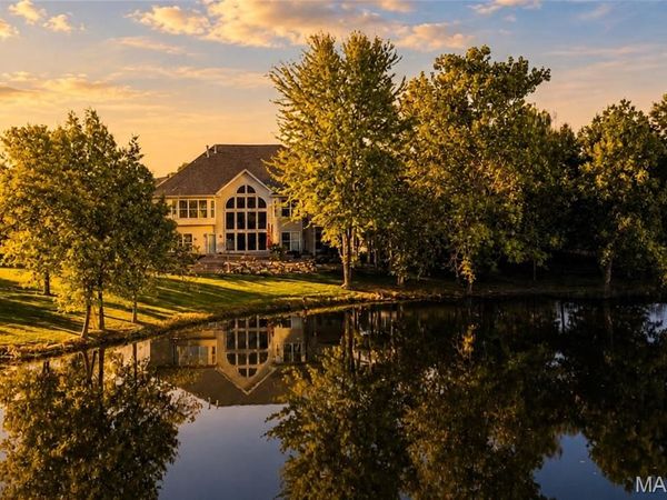 2221 Blue Lake Drive, Wentzville, MO 63385