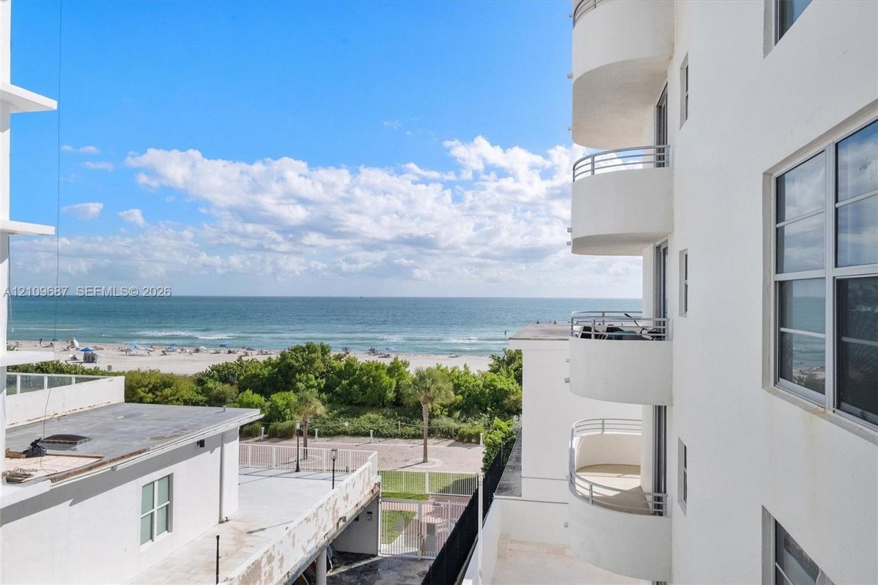 5555 Collins Ave , Unit 5C, Miami Beach, FL 33140 Photo
