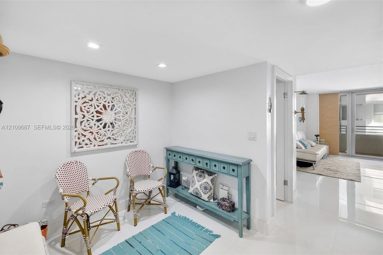 5555 Collins Ave , Unit 5C, Miami Beach, FL 33140 Photo