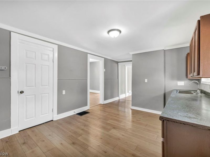 3822 Carlyle Avenue, Cleveland, OH 44109 Photo 18