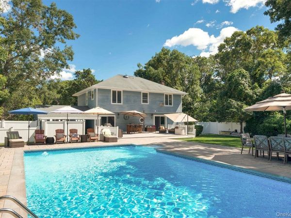 16 Norbury Road , Hampton Bays, NY 11946