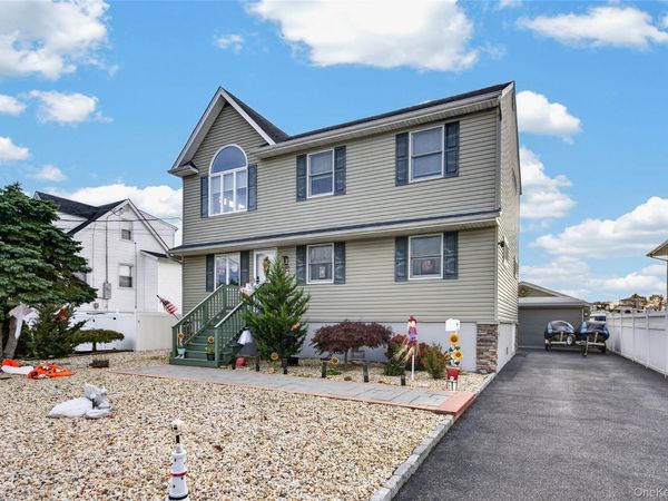 254 E Shore Road , Lindenhurst, NY 11757