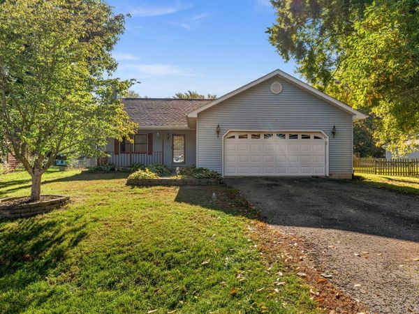 881 Lake Holiday Drive, Lake Holiday, IL 60548