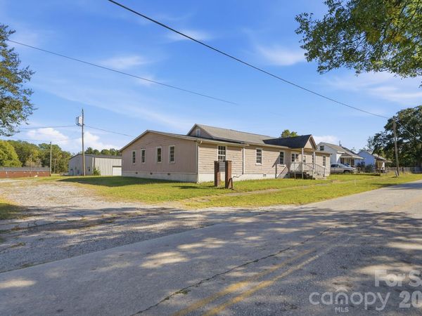 706 Old North Main Street , Clover, SC 29710