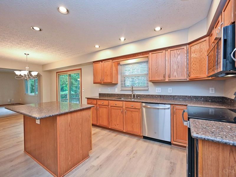 6054 Dunmore Drive, West Chester, OH 45069 Photo 18