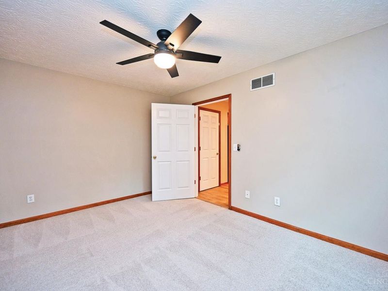 6054 Dunmore Drive, West Chester, OH 45069 Photo 22
