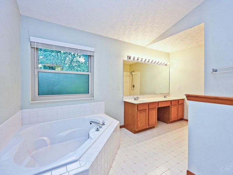 6054 Dunmore Drive, West Chester, OH 45069 Photo 28
