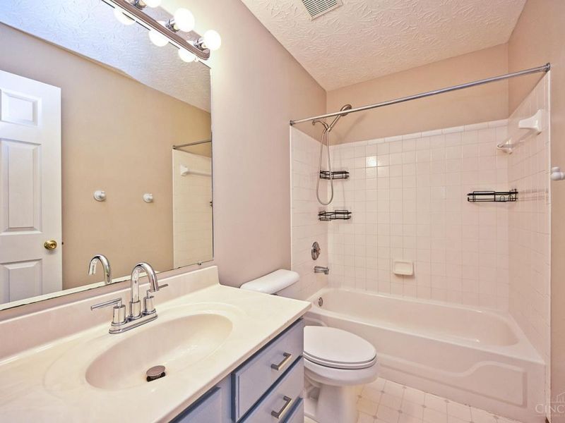 6054 Dunmore Drive, West Chester, OH 45069 Photo 38