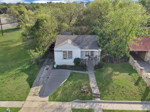 2813 S Wesleyan Drive , Fort Worth, TX 76105
