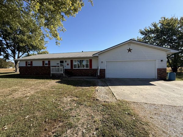 600 S Spruce Street, Patoka, IL 62875